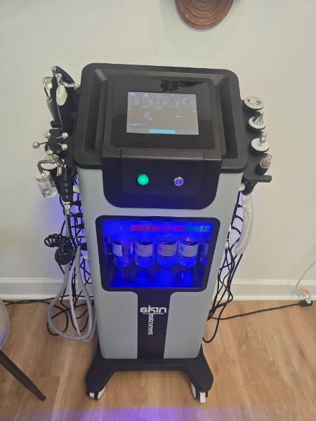 Seravine hydrafacial equipment